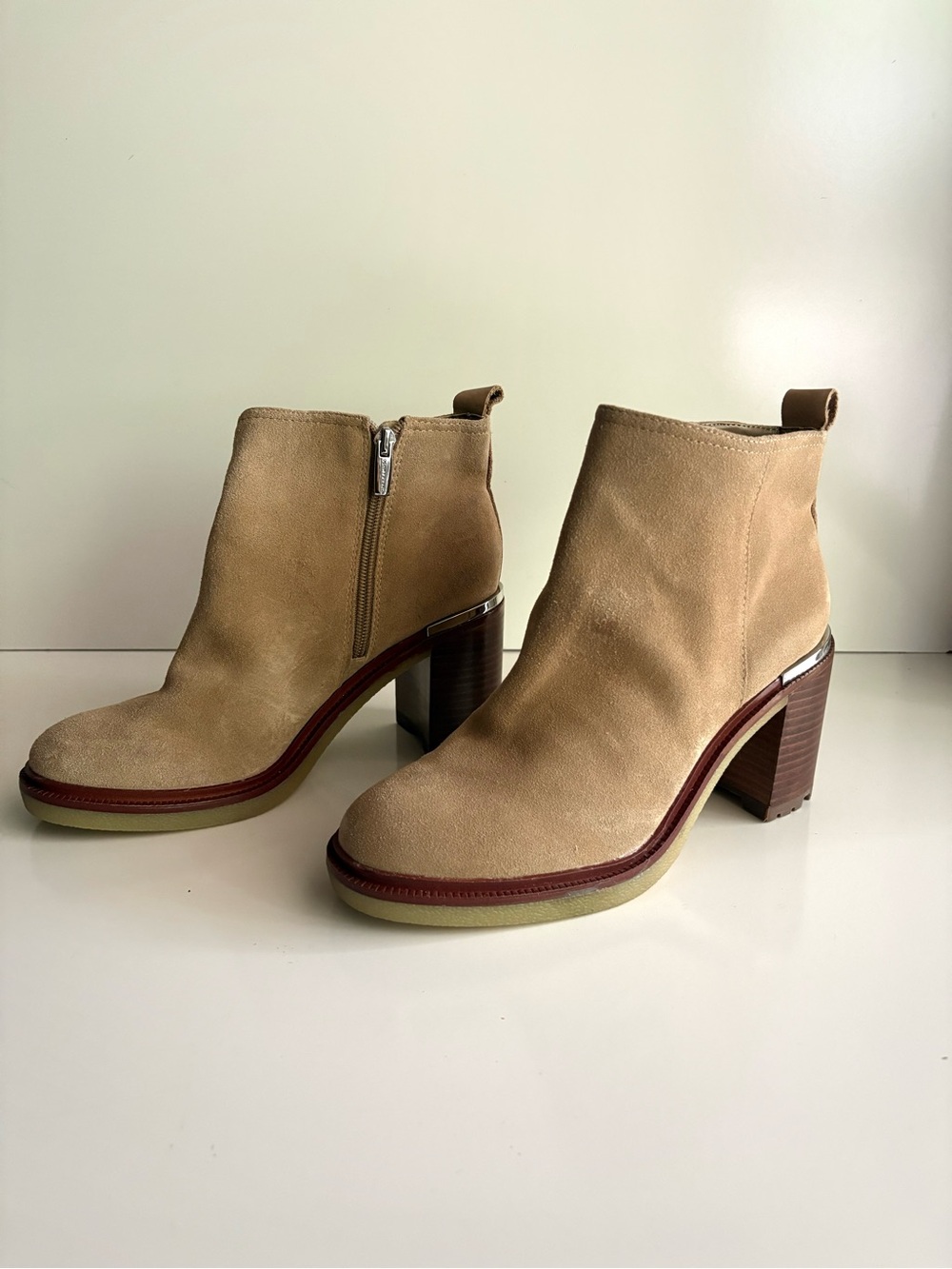 Vince Camuto Gorgan Ankle Bootie Size 8.5